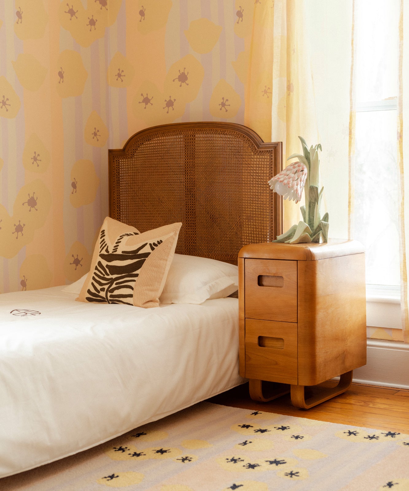 Eyelash Flower Wallpaper - 60"