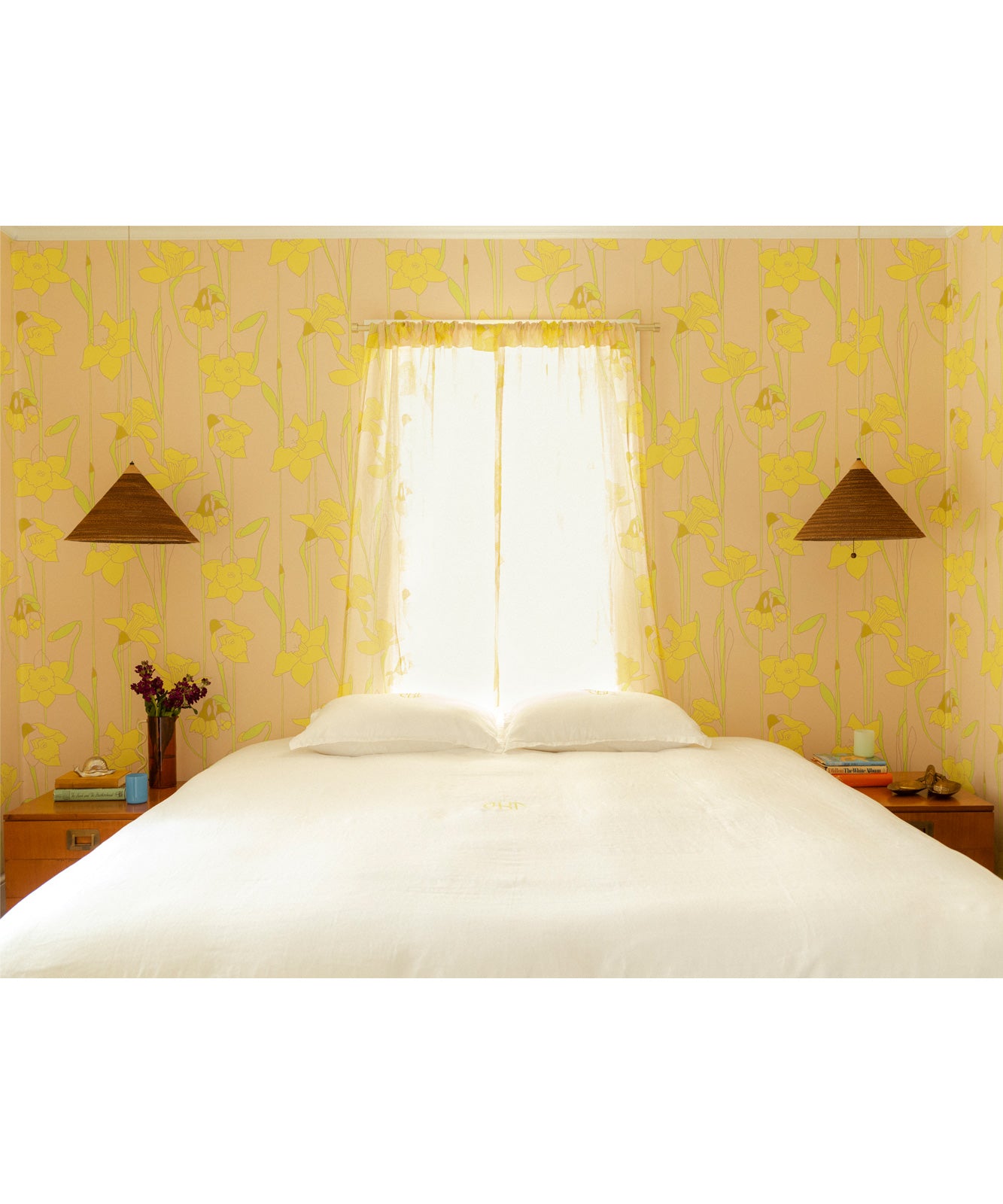 Disappearing Daffodil Wallpaper - 60"